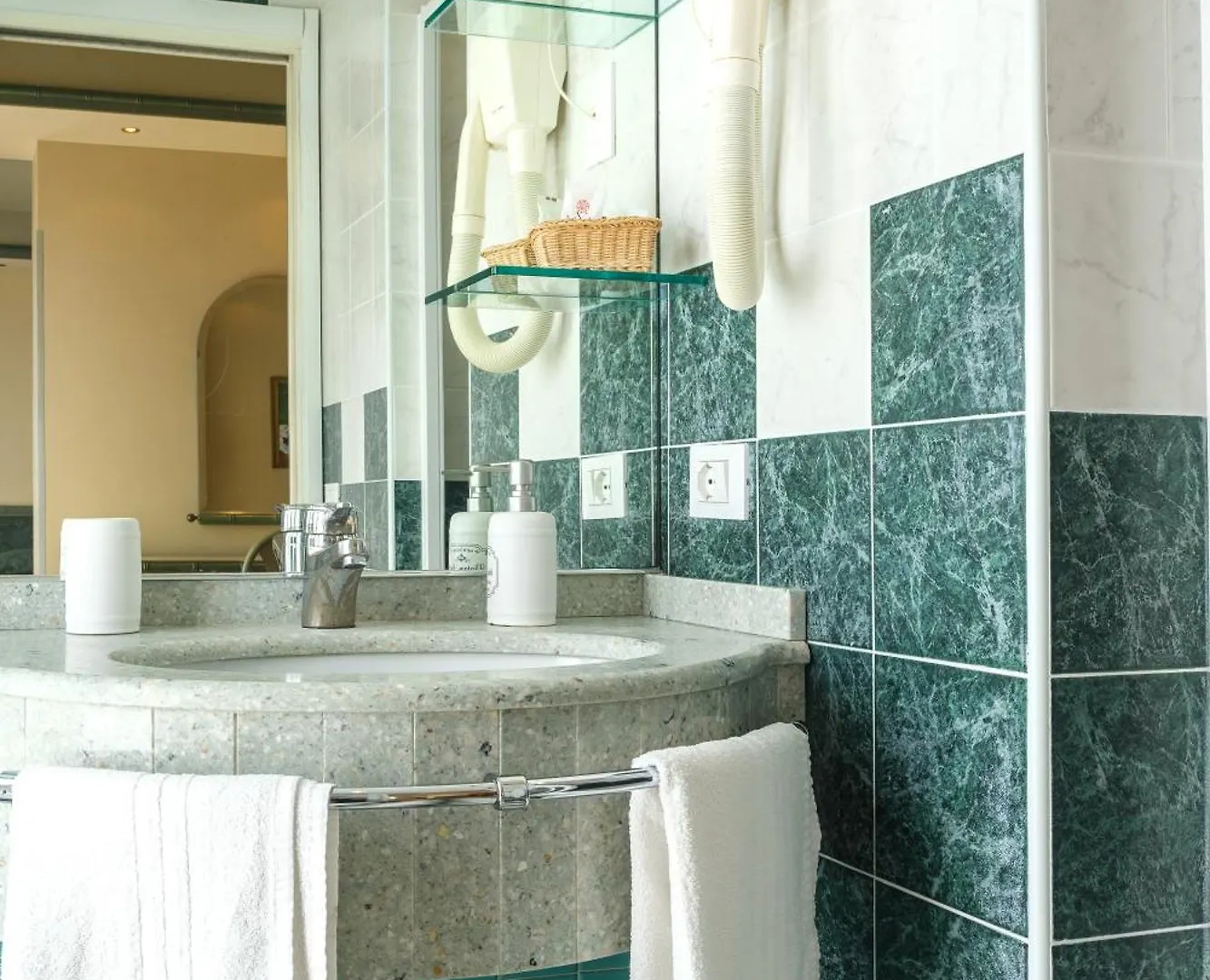 Hotel Montecarlo ليدو دي يسولو