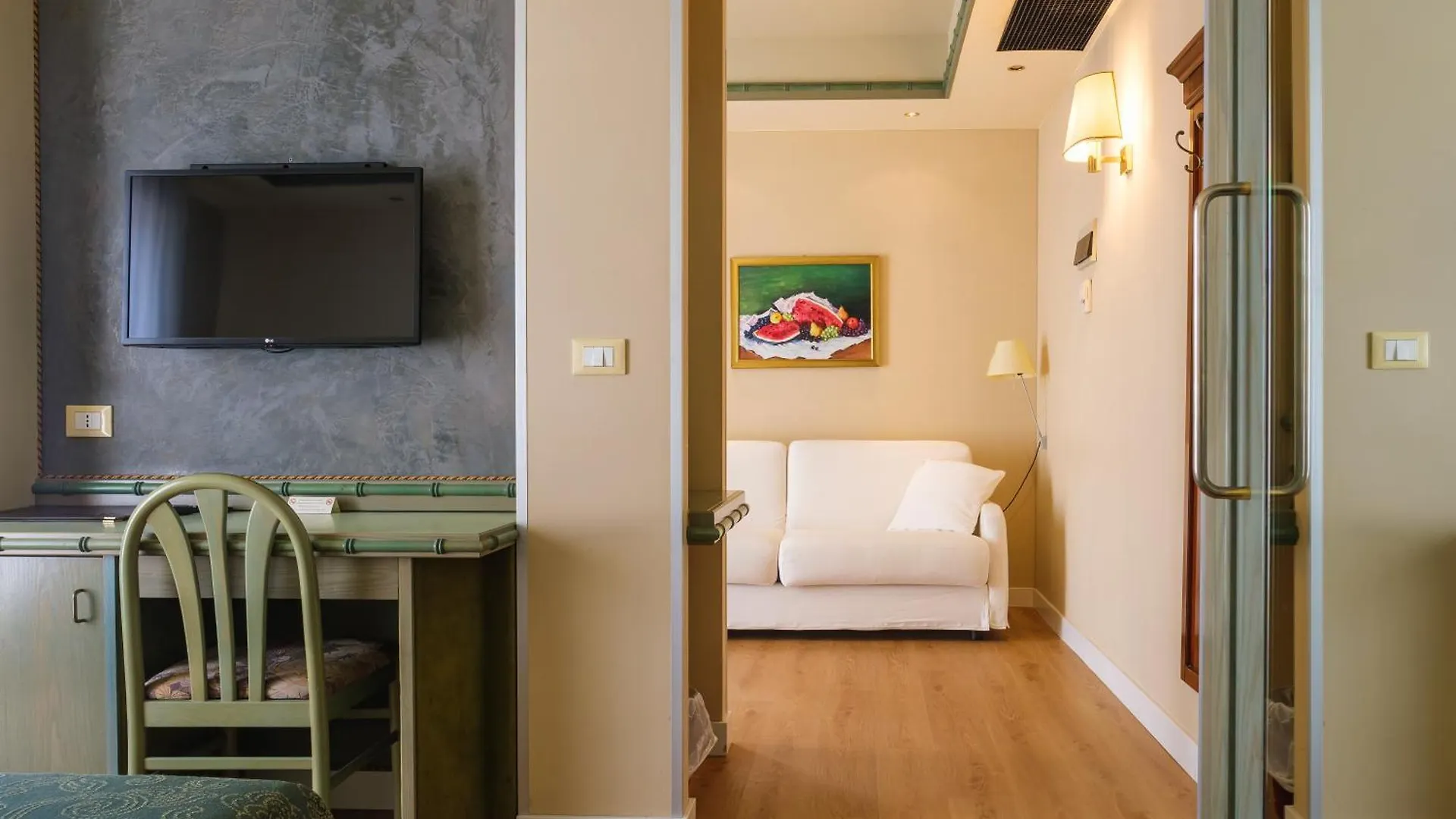 Hotel Montecarlo ليدو دي يسولو 4*,  إيطاليا