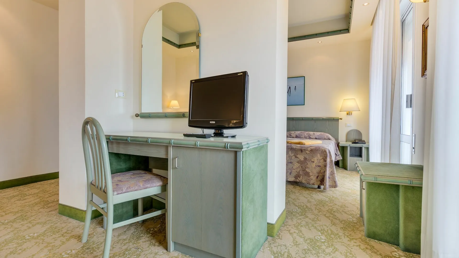 Hotel Montecarlo ليدو دي يسولو